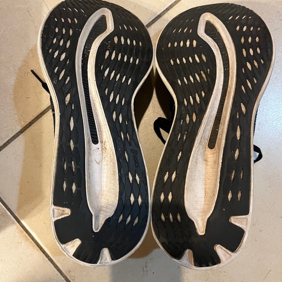 ASICS GlideRide Women Size 7 Black Running Shoe - Picture 4 of 4